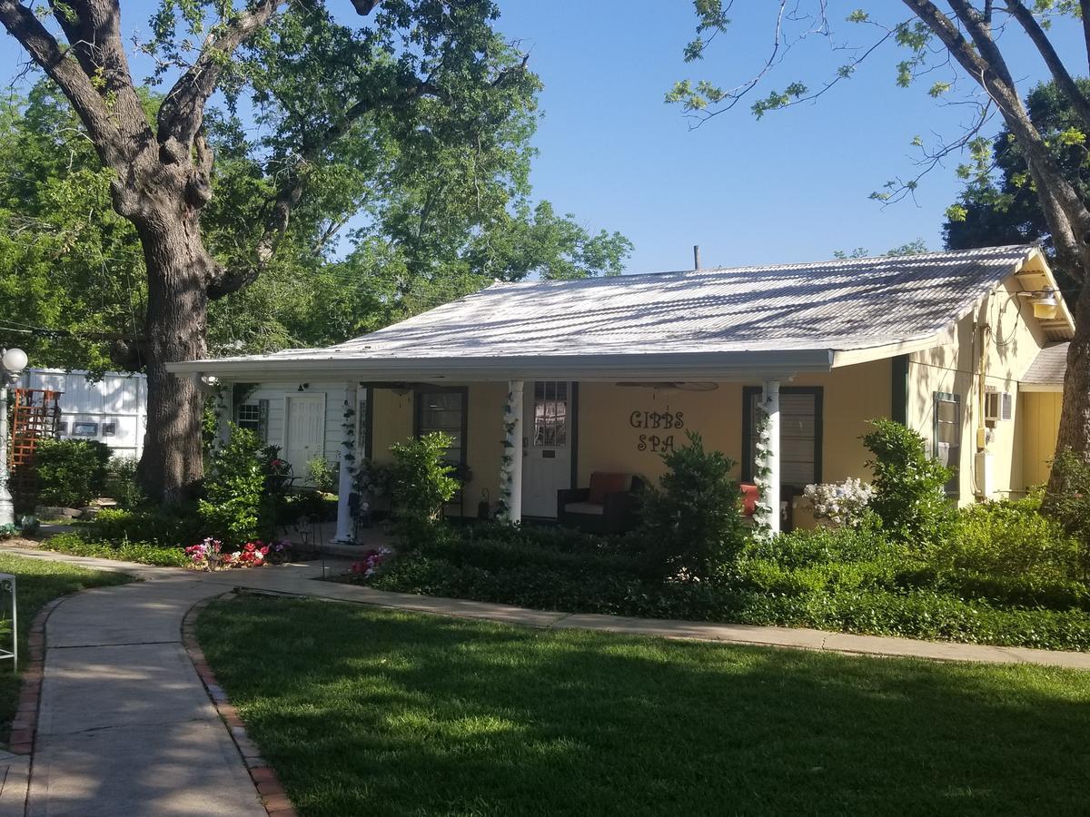 Отель Gibbs Street Manor New Waverly Экстерьер фото