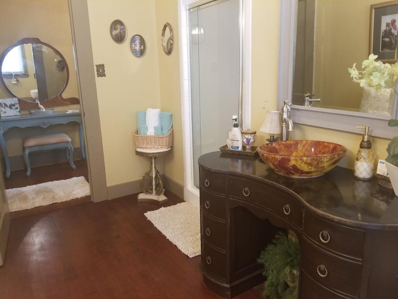 Отель Gibbs Street Manor New Waverly Экстерьер фото
