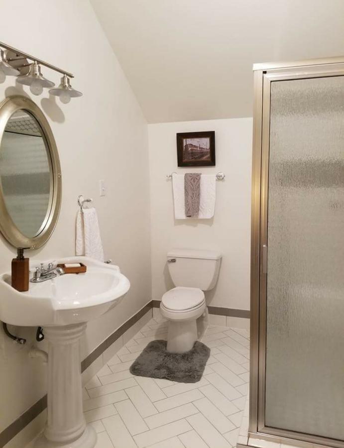 Отель Gibbs Street Manor New Waverly Экстерьер фото